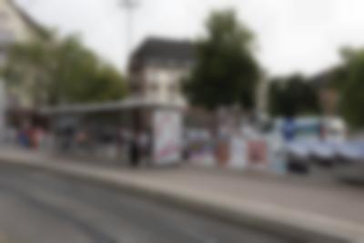 Anas Kahal, AUF DER SCHWABENTORBRÜCKE, 2023, Installationsansicht Schwabentorbrücke
Foto: Gina Folly, © Biennale für Freiburg 2