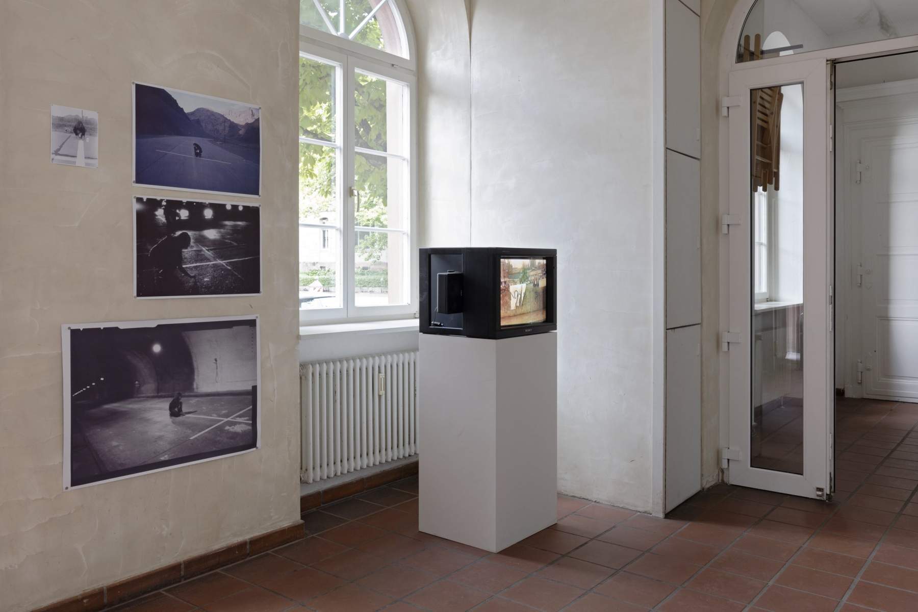 Lotty Rosenfeld / CADA, Ausstellungsansicht Kommunales Kino
Foto: Gina Folly, © Biennale für Freiburg 2
