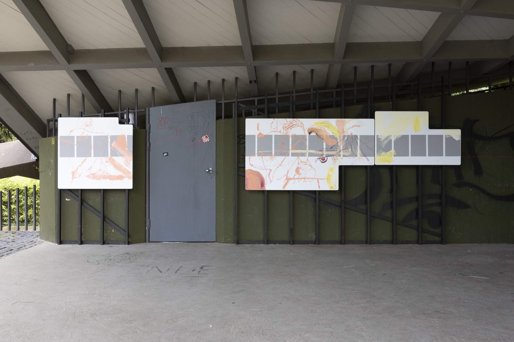 Maximiliane Baumgartner, VON EINEM PUNKT AUS DER VERGANGENHEIT, EINEN PUNKT AUS DER GEGENWART MALEN., 2023, Installationsansicht Stadtgarten
Foto: Gina Folly, © Biennale für Freiburg 2
