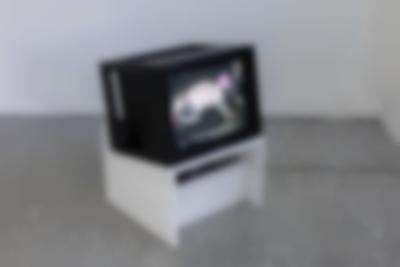 Medienwerkstatt Freiburg, WENN DAS DER HERGOTT WÜSSTE, 1984, Ausstellungsansicht DELPHI_space/außenstelle
Foto: Gina Folly, © Biennale für Freiburg 2