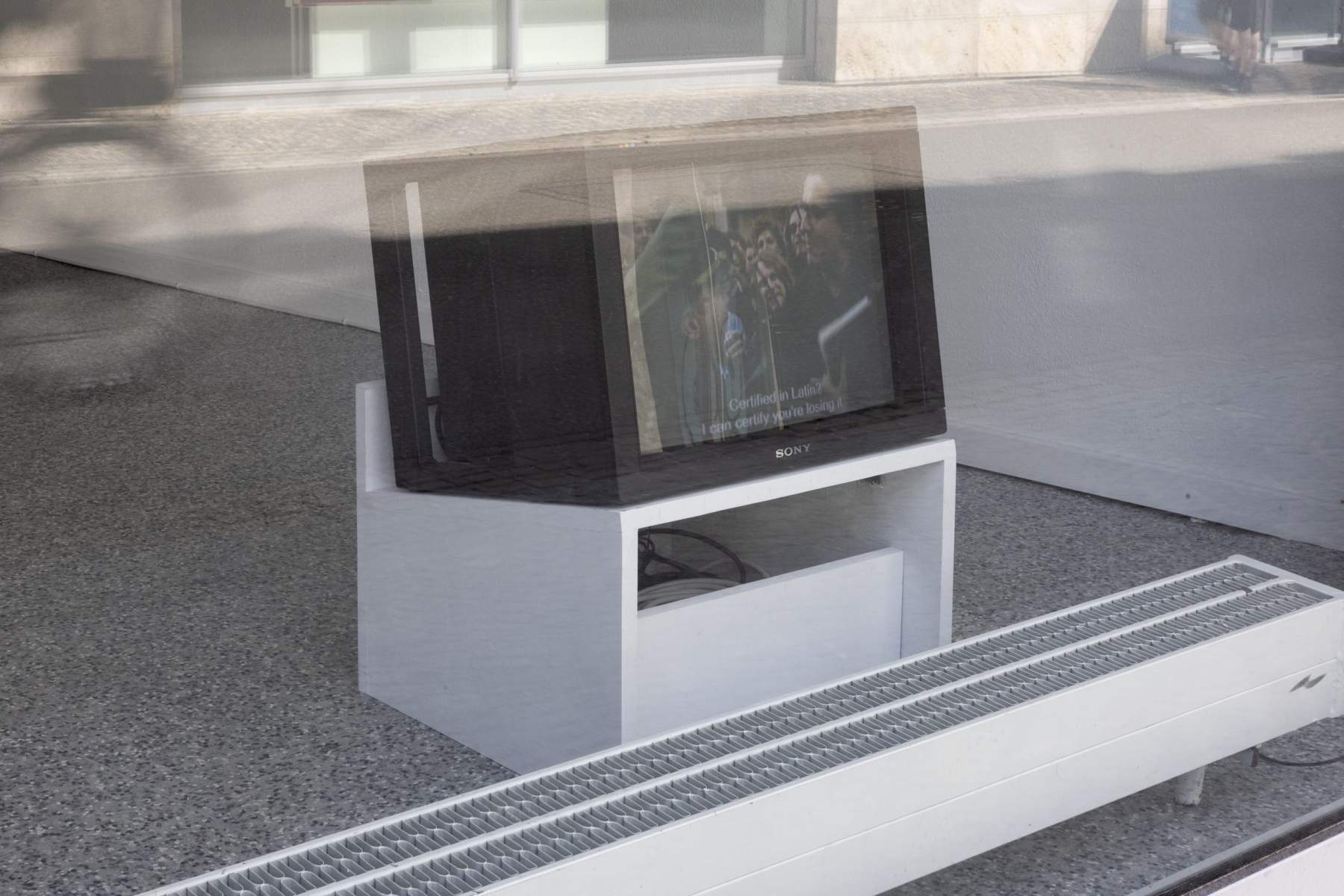 Medienwerkstatt Freiburg, WENN DAS DER HERGOTT WÜSSTE, 1984, Ausstellungsansicht DELPHI_space/außenstelle
Foto: Gina Folly, © Biennale für Freiburg 2