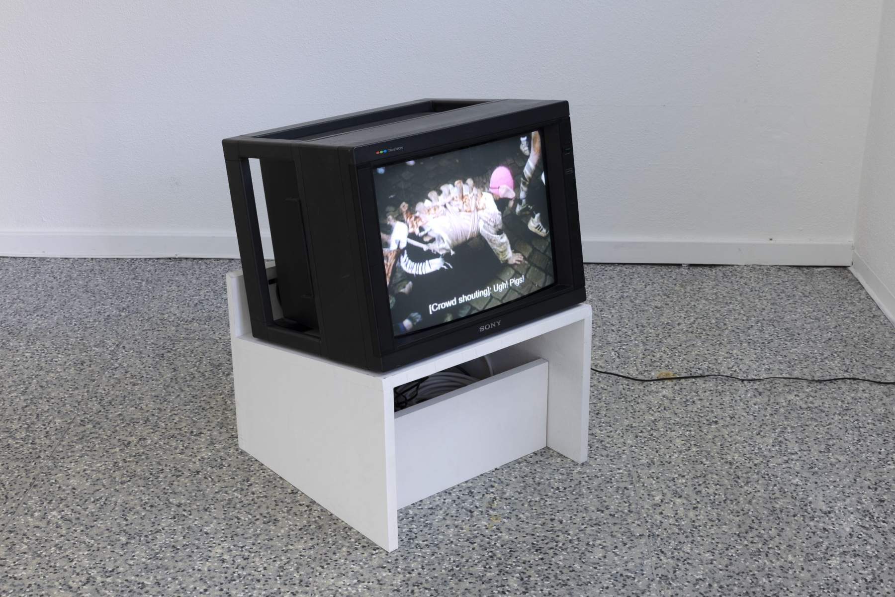 Medienwerkstatt Freiburg, WENN DAS DER HERGOTT WÜSSTE, 1984, Ausstellungsansicht DELPHI_space/außenstelle
Foto: Gina Folly, © Biennale für Freiburg 2