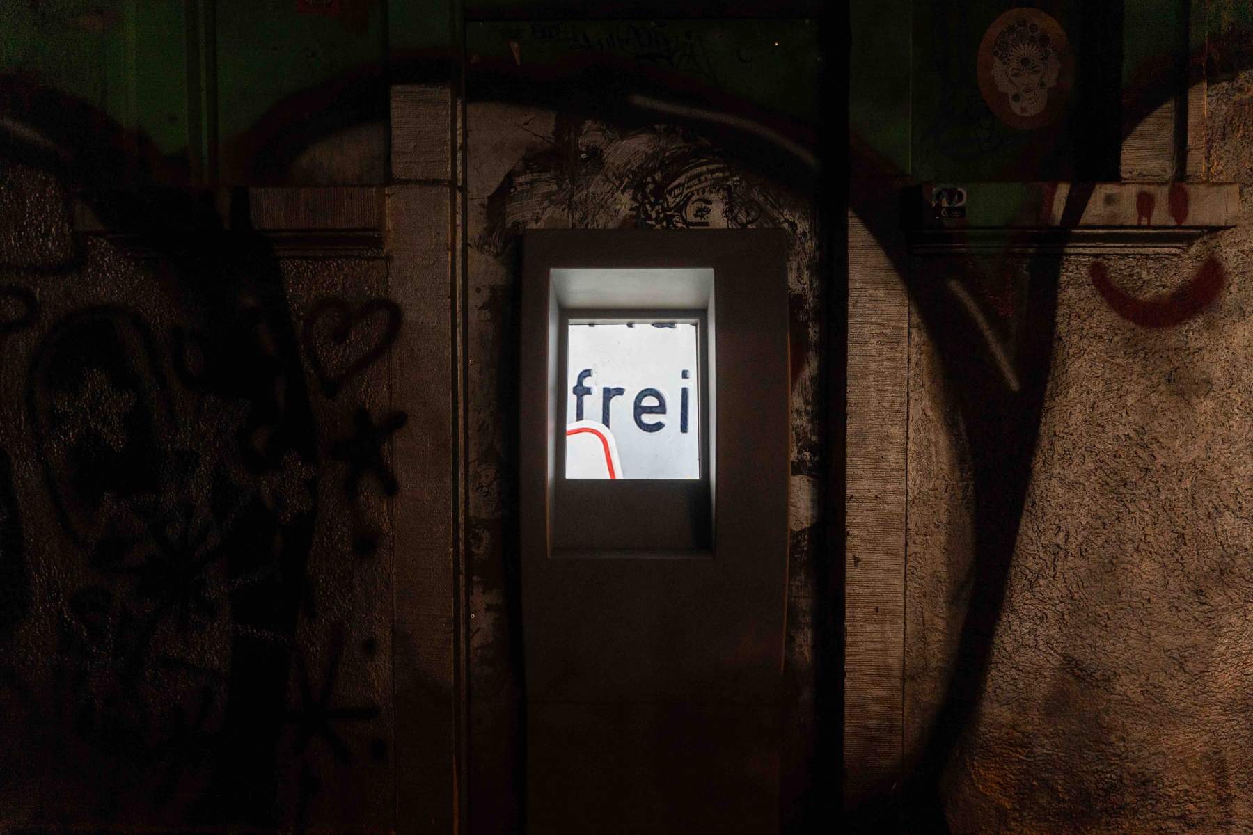 Shaun Motsi, FREI, 2023, Installationsansicht Kaiserwache
Foto: Sévérine Kpoti, © Biennale für Freiburg 2