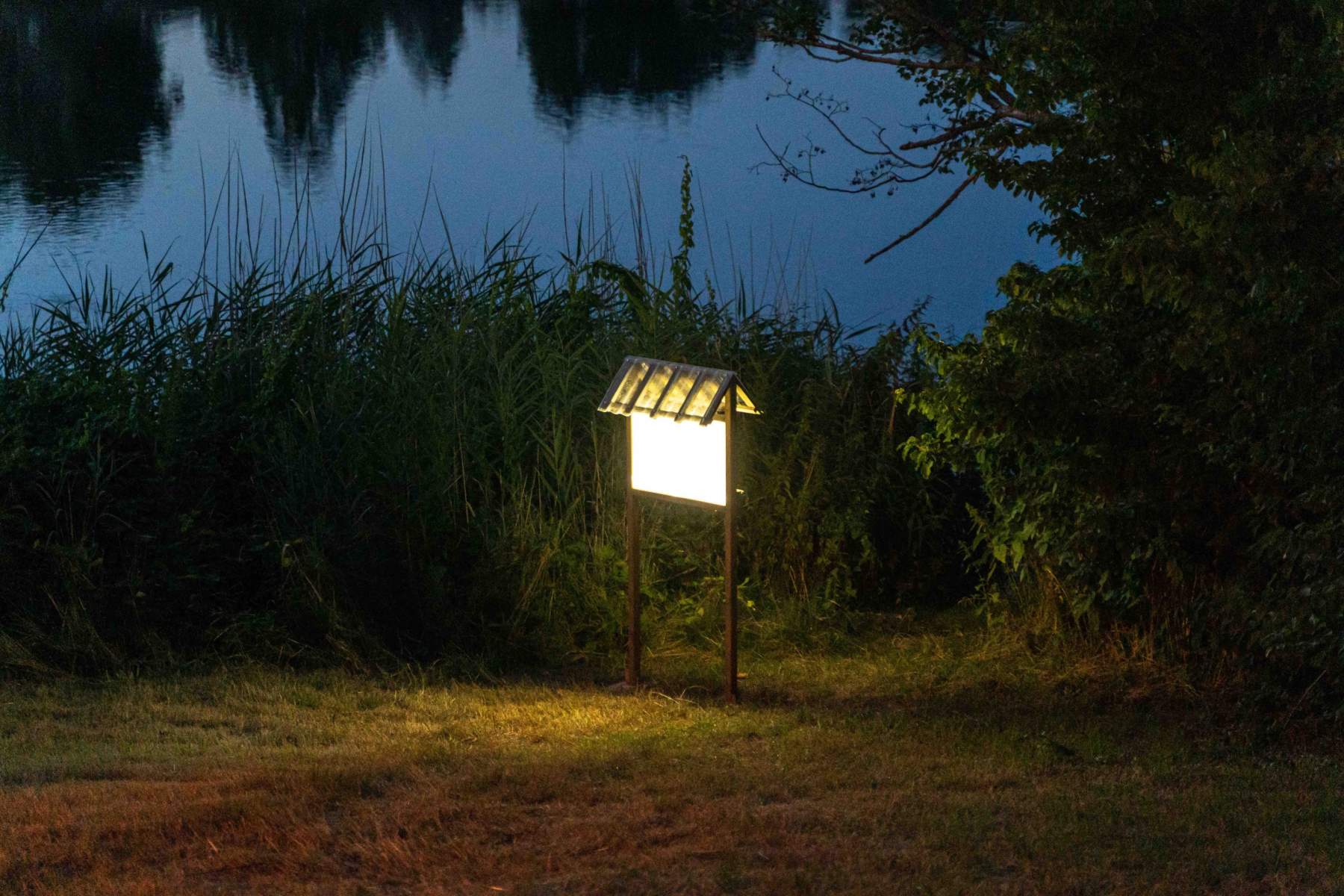 Yong Xiang Li & François Pisapia UNTITLED (ESCORT), 2023, Installationsansicht Seepark
Foto: Sévérine Kpoti, © Biennale für Freiburg 2
