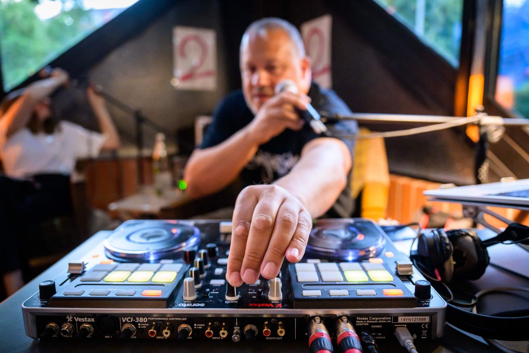 LISTENING SESSION mit Torch in der Poolbar.
Foto: Marc Doradzillo, © Biennale für Freiburg 2