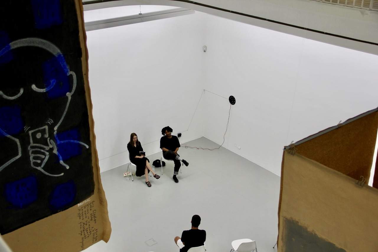 Paula Kommoss (Künstlerische Leiterin, Biennale für Freiburg 2) und Cudelice Brazelton IV.
Foto: Valentina Ehnimb, © Biennale für Freiburg 2