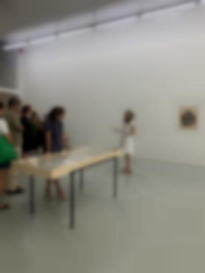 Vor der Kunst Eva Eisenlohrs.
Foto: © Biennale für Freiburg 2