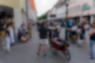 Am Bertoldsbrunnen.
Foto: Sévérine Kpoti, © Biennale für Freiburg 2