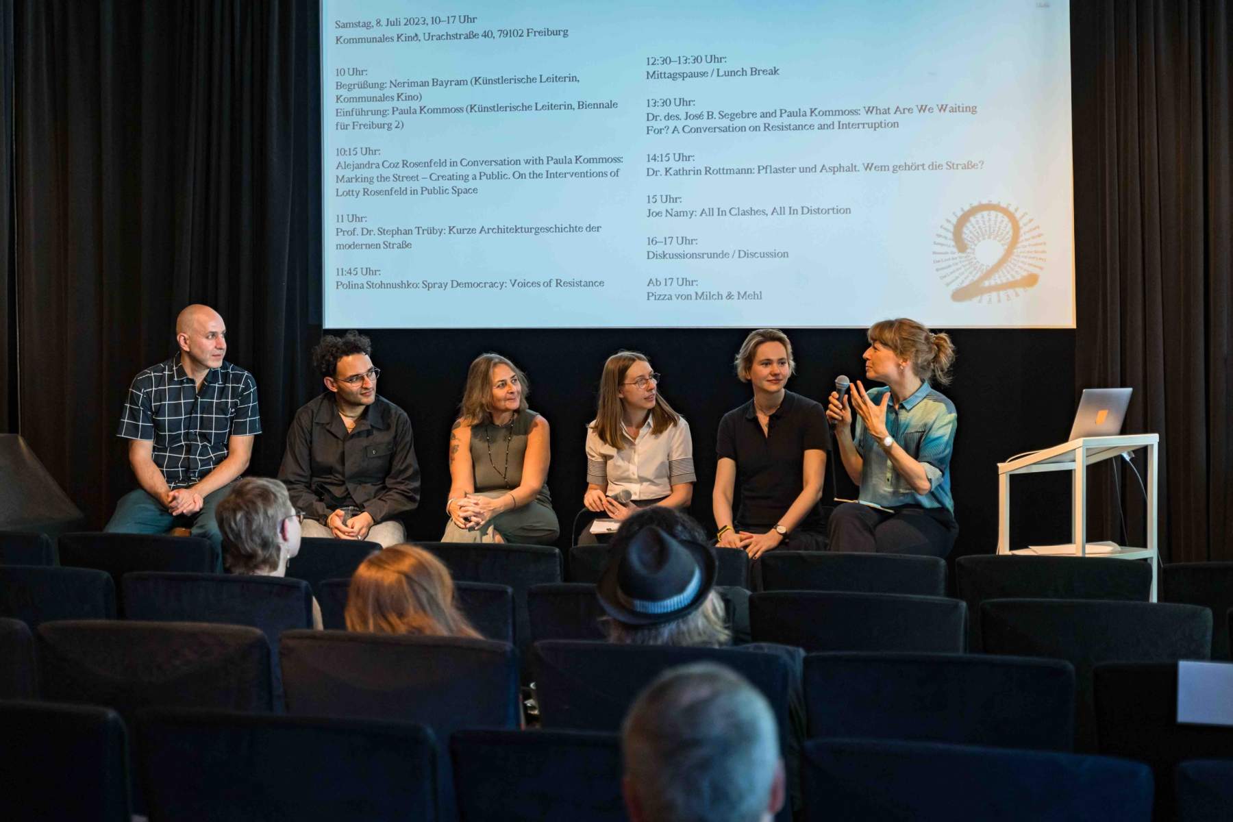 Die abschließende Diskussionsrunde.
Foto: Sévérine Kpoti, © Biennale für Freiburg 2