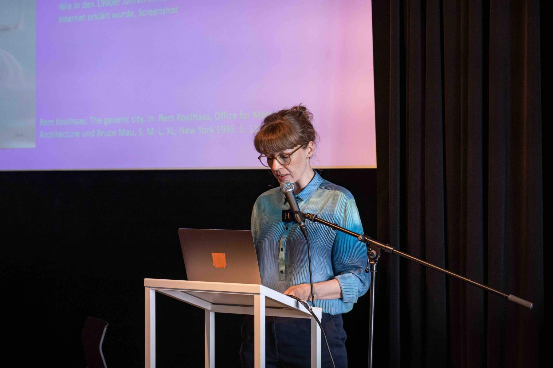 Dr. Kathrin Rottmann: Pflaster und Asphalt. Wem gehört die Straße?
Foto: Sévérine Kpoti, © Biennale für Freiburg 2