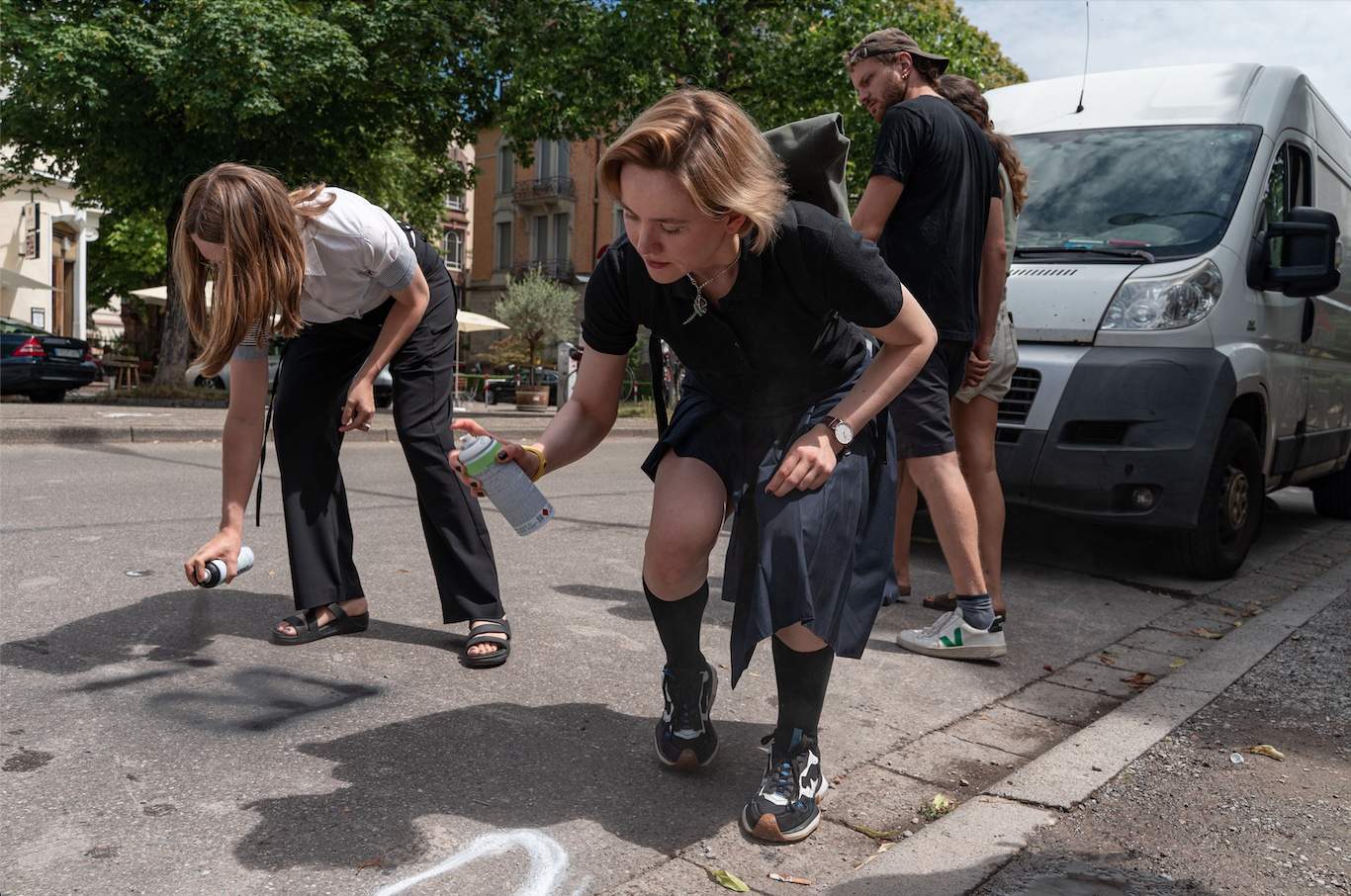 Aktion mit Kreidespray, Foto: Sévérine Kpoti, © Biennale für Freiburg 2